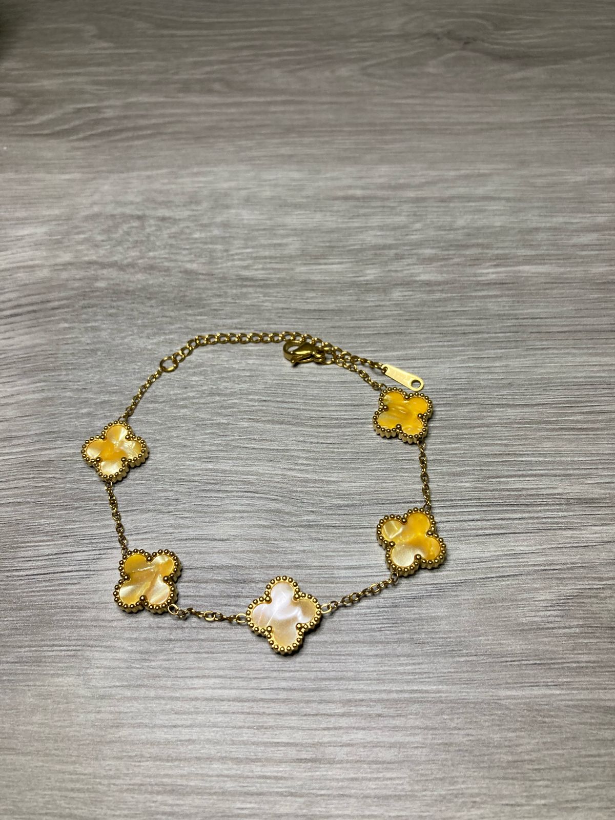 pulsera de trebol van cleef amarilla
