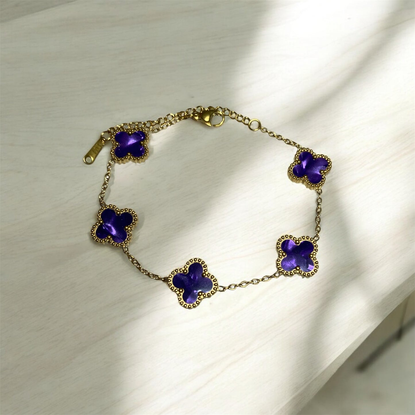 pulsera de trebol van cleef morada o violeta