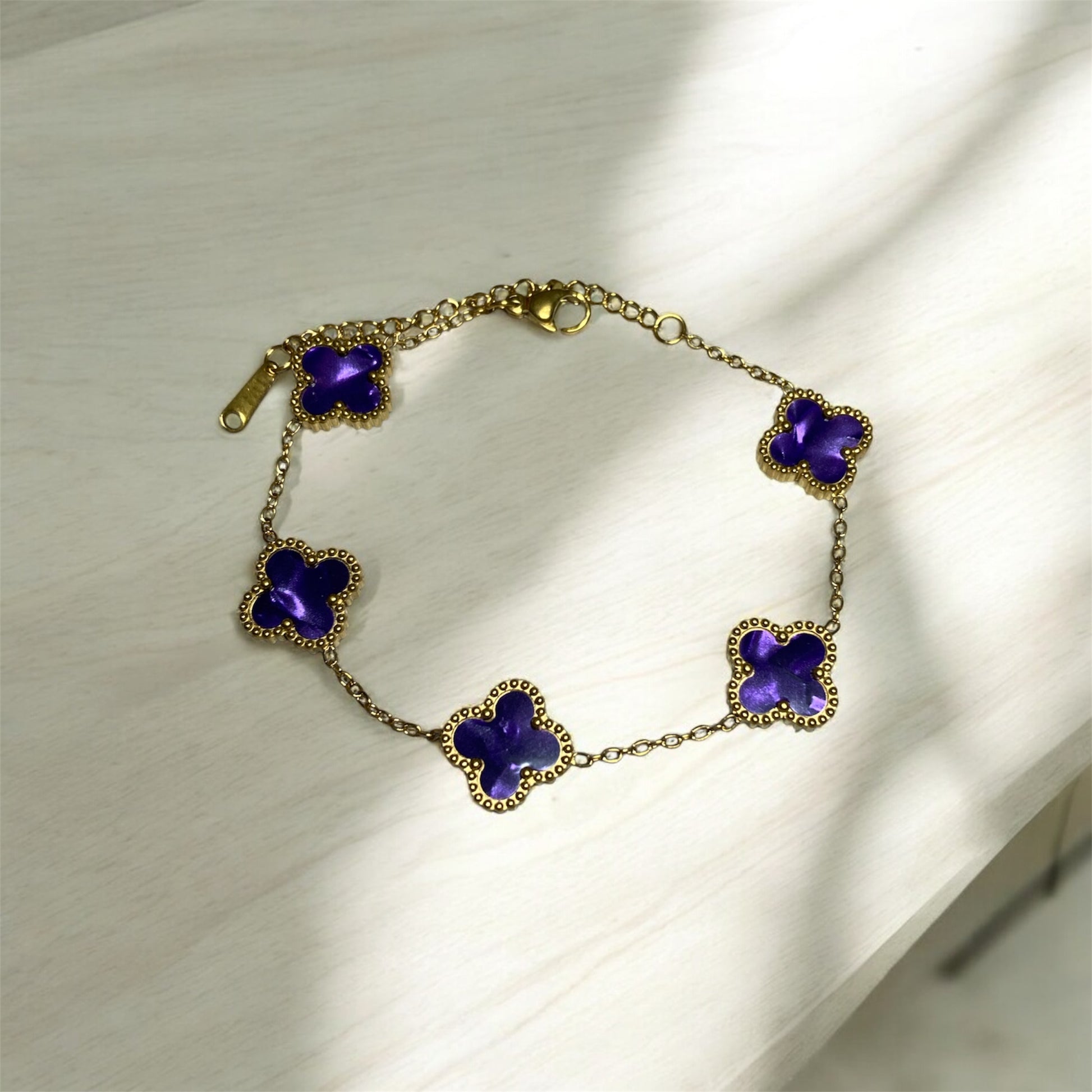 pulsera de trebol van cleef morada o violeta